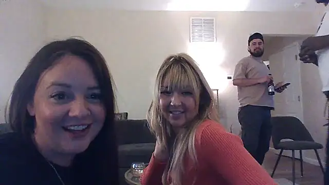 Snapshot of princessveexo chatting on October 12, 2025, 8:02 am princessveexo online show from October 12, 2025, 8:02 am