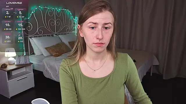 Snapshot of VesperaCeleste chatting on October 13, 2025, 5:40 am VesperaCeleste online show from October 13, 2025, 5:40 am