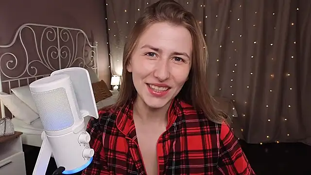 Snapshot of VesperaCeleste chatting on November 9, 2025, 8:45 am VesperaCeleste online show from November 9, 2025, 8:45 am