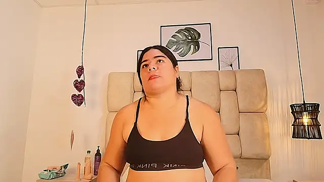 elizawiliamst online show from September 23, 2025, 12:19 pm