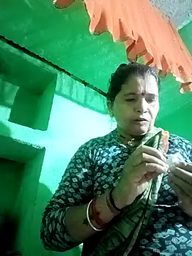 Manavi x online show from November 26, 2025, 2:40 pm