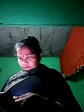 Manavi x online show from February 18, 2026, 2:35 pm