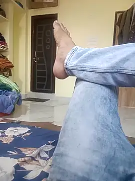 bobby3374 online show from September 19, 2025, 1:29 am