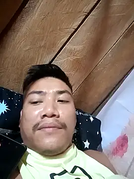 Snapshot of Hottie_pinoy21 chatting on September 20, 2025, 4:35 am Hottie pinoy21 online show from September 20, 2025, 4:35 am