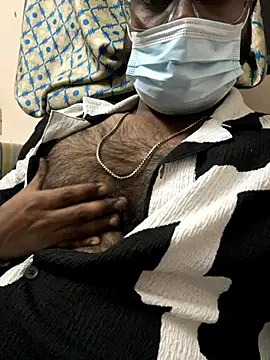 DJLOVE280825 online show from January 7, 2026, 11:29 pm