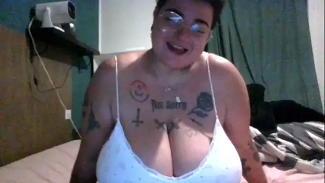 Snapshot of PirateXL chatting on April 30, 2026, 11:42 pm PirateXL online show from April 30, 2026, 11:42 pm