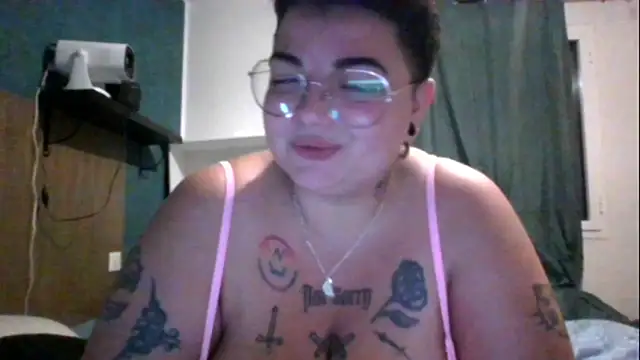 Snapshot of PirateXL chatting on May 11, 2026, 10:40 pm PirateXL online show from May 11, 2026, 10:40 pm