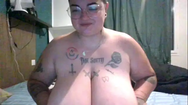 Snapshot of PirateXL chatting on May 16, 2026, 12:29 am PirateXL online show from May 16, 2026, 12:29 am