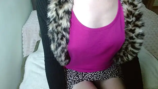 Snapshot of LorraineOSun chatting on February 6, 2026, 4:43 pm LorraineOSun online show from February 6, 2026, 4:43 pm