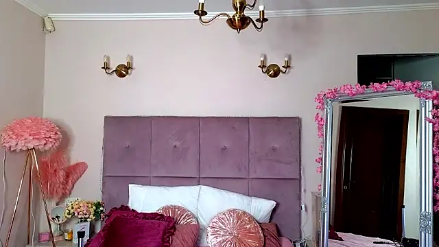 Nicole Bond online show from February 21, 2026, 4:35 am