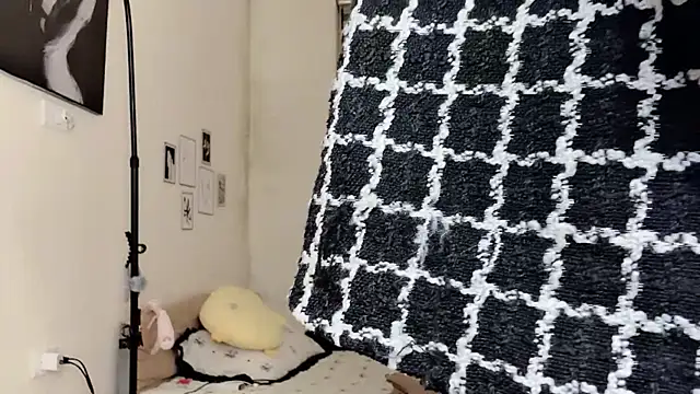 Snapshot of MaiLiiil chatting on January 11, 2026, 2:55 pm MaiLiiil online show from January 11, 2026, 2:55 pm