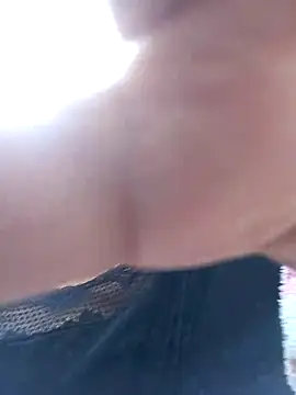 lauramartins7 online show from December 5, 2025, 5:20 pm