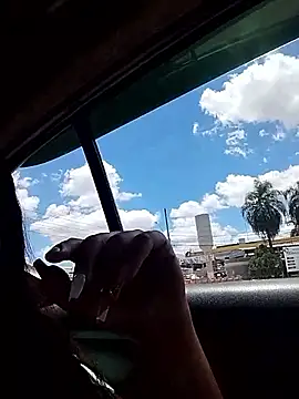 lauramartins7 online show from January 9, 2026, 2:42 pm