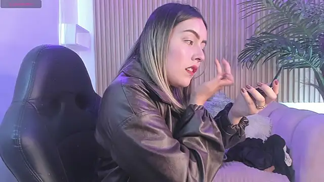 Jenny Wolridge  online show from November 12, 2025, 7:13 pm