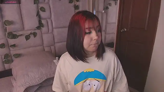 sophiievv online show from September 19, 2025, 12:28 pm