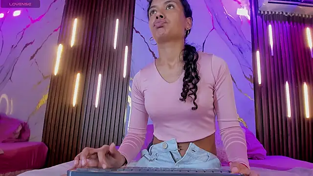 VictoriaDuart online show from September 17, 2025, 7:48 pm