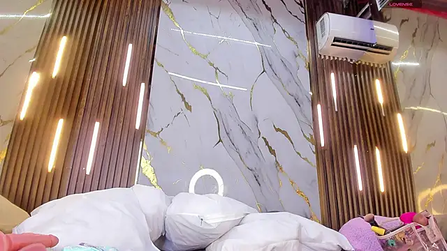 VictoriaDuart online show from December 18, 2025, 8:26 pm