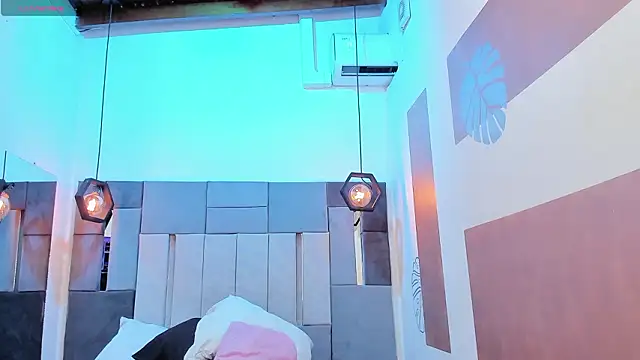 VictoriaDuart online show from February 5, 2026, 8:24 pm