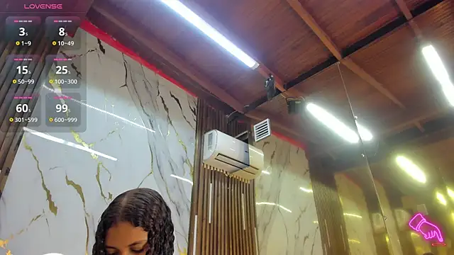 VictoriaDuart online show from April 16, 2026, 8:31 pm