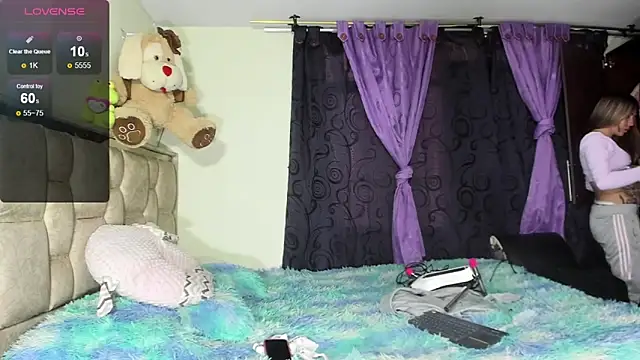 skinnyanddaphne online show from March 9, 2026, 6:45 pm