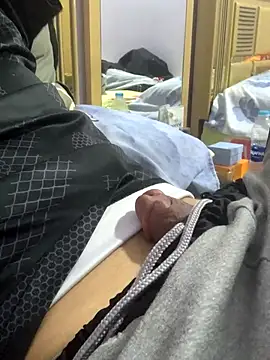 Snapshot of FlungBergenia chatting on October 10, 2025, 5:12 pm FlungBergenia online show from October 10, 2025, 5:12 pm