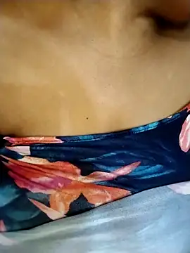 BeverlyQueen14 online show from December 14, 2025, 11:15 am