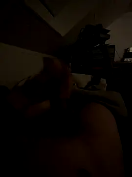 Snapshot of eltet12 chatting on September 16, 2025, 7:04 pm eltet12 online show from September 16, 2025, 7:04 pm