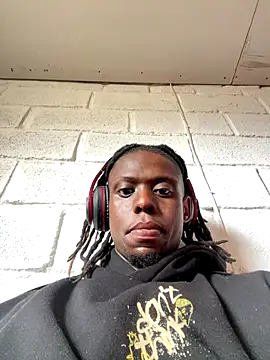 Snapshot of Wuu2now chatting on October 6, 2025, 8:45 am Wuu2now online show from October 6, 2025, 8:45 am