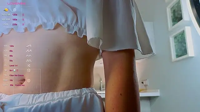 JuliannaWenger online show from October 22, 2025, 4:18 pm