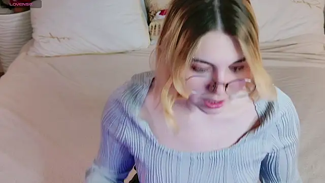 Evie Vall online show from December 14, 2025, 5:18 pm