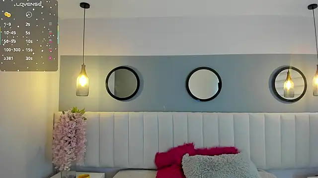 Mila Hank  online show from November 3, 2025, 12:28 pm