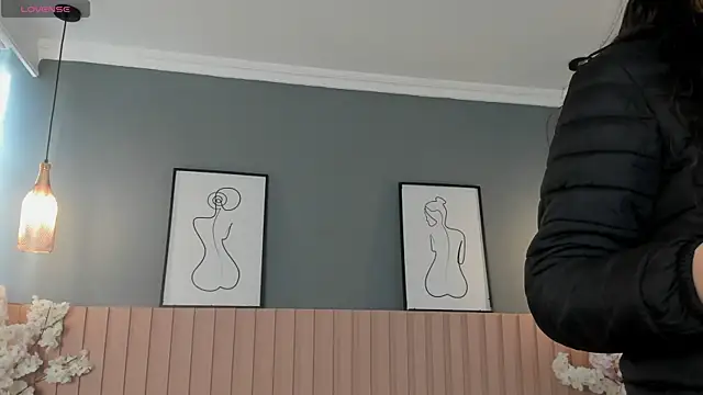 Mila Hank  online show from February 26, 2026, 12:04 pm