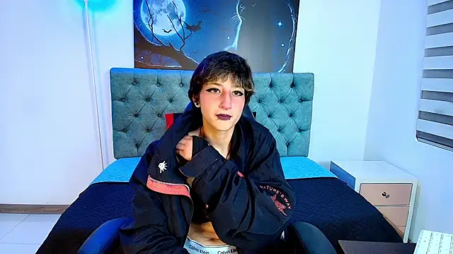 IsabelCortezz online show from October 1, 2025, 12:00 pm