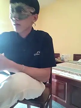 Snapshot of thienlong05 chatting on September 14, 2025, 2:11 am thienlong05 online show from September 14, 2025, 2:11 am