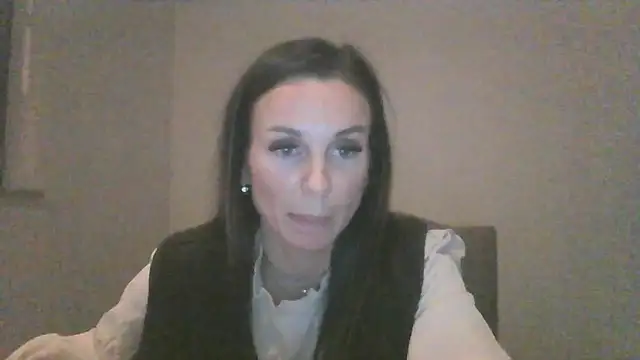 Justnani001 online show from April 4, 2026, 9:01 pm