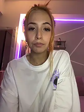 Snapshot of Little_ginger chatting on October 12, 2025, 10:42 pm Little ginger online show from October 12, 2025, 10:42 pm