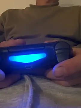 Snapshot of bmwe71 chatting on October 15, 2025, 7:58 pm bmwe71 online show from October 15, 2025, 7:58 pm