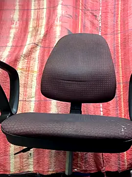 Snapshot of bmwe71 chatting on November 28, 2025, 8:17 am bmwe71 online show from November 28, 2025, 8:17 am