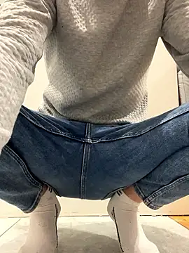 Snapshot of bmwe71 chatting on January 17, 2026, 5:16 pm bmwe71 online show from January 17, 2026, 5:16 pm