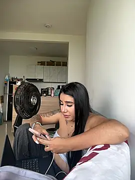Snapshot of Sophie_Dreamss chatting on April 24, 2026, 9:28 pm Sophie Dreamss online show from April 24, 2026, 9:28 pm