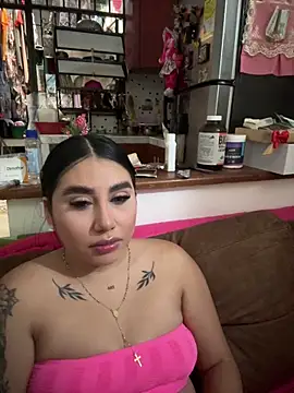 Snapshot of Sophie_Dreamss chatting on May 4, 2026, 9:33 pm Sophie Dreamss online show from May 4, 2026, 9:33 pm