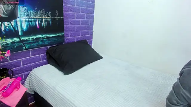 Cora 222 online show from September 20, 2025, 11:11 am