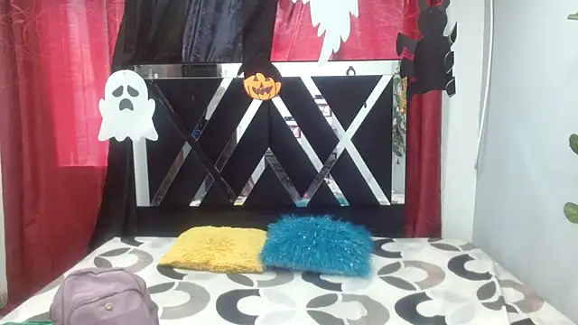 canelasexy 1 online show from October 10, 2025, 8:19 pm