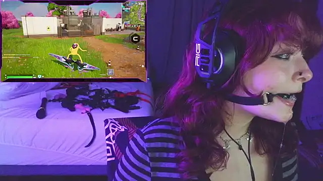 Violetfeverdream online show from September 20, 2025, 3:07 am