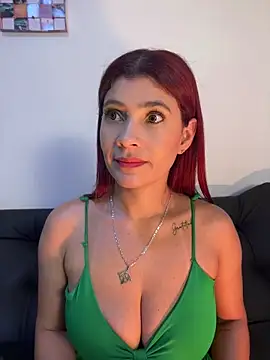 Snapshot of Skarlett_12_ chatting on May 14, 2026, 9:05 am Skarlett 12 online show from May 14, 2026, 9:05 am