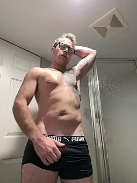 DILFiGuess11 online show from November 17, 2025, 9:09 pm