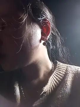 may-squirl online show from November 18, 2025, 1:44 am