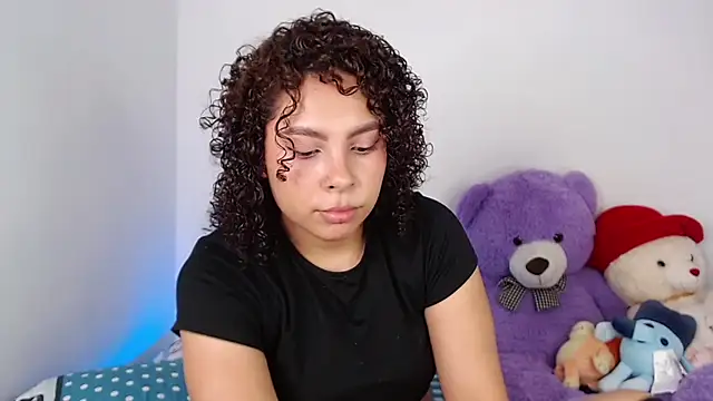 ViolettaMiller  online show from February 16, 2026, 1:07 pm