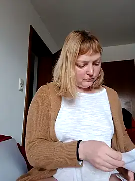 Snapshot of LiluLiluLilu chatting on February 9, 2026, 9:24 am LiluLiluLilu online show from February 9, 2026, 9:24 am