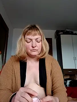 Snapshot of LiluLiluLilu chatting on February 14, 2026, 12:57 pm LiluLiluLilu online show from February 14, 2026, 12:57 pm